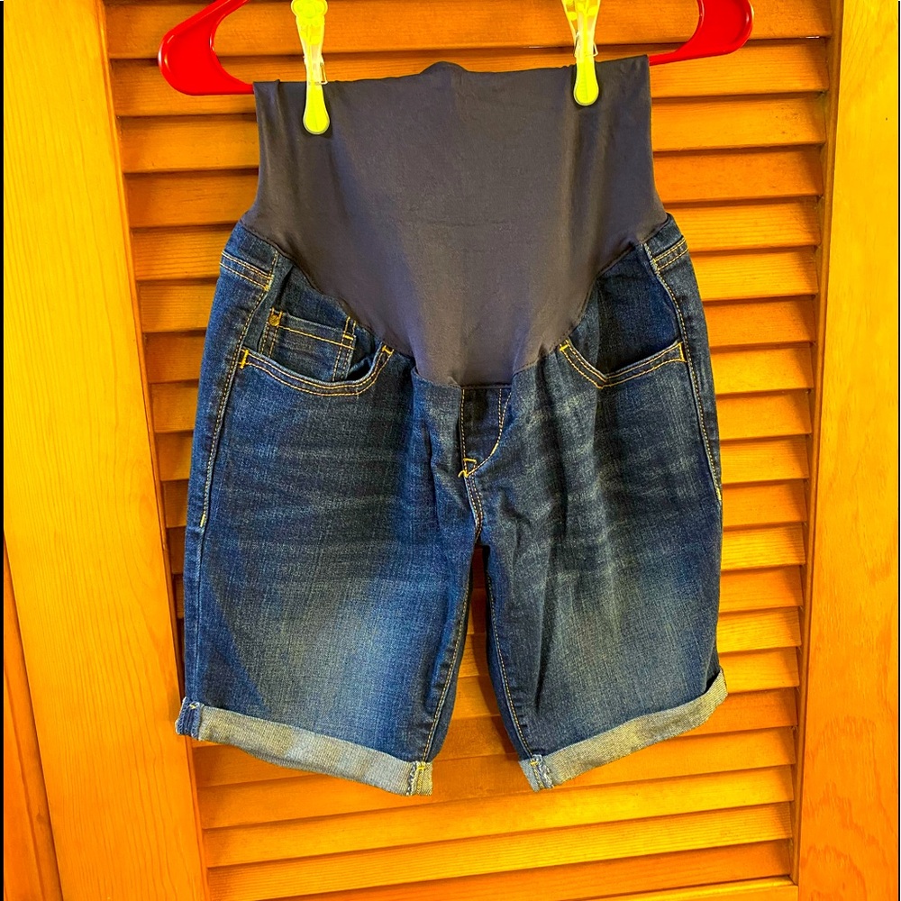 Old navy maternity shorts